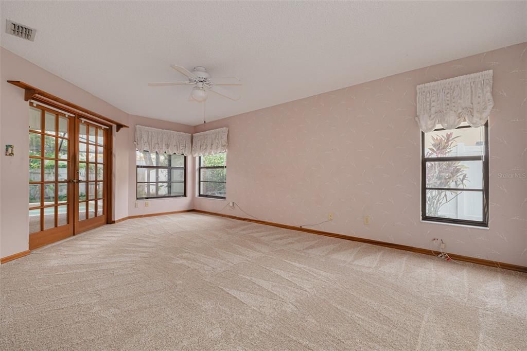 For Sale: $650,000 (3 beds, 3 baths, 2136 Square Feet)