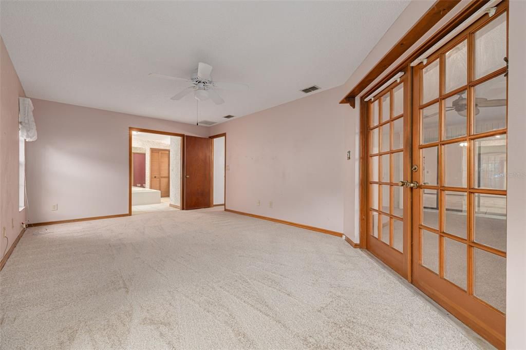 For Sale: $650,000 (3 beds, 3 baths, 2136 Square Feet)