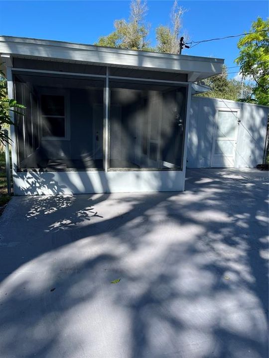 Под контрактом: $319,900 (3 спален, 2 ванн, 1076 Квадратных фут)