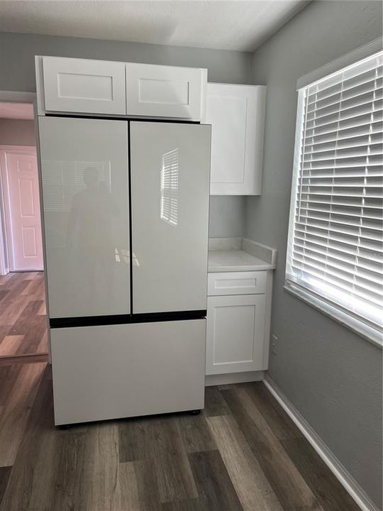 Под контрактом: $319,900 (3 спален, 2 ванн, 1076 Квадратных фут)