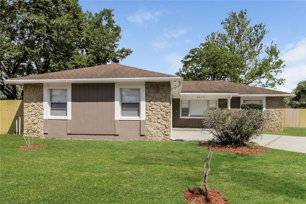 合同活跃: $2,130 (3 贝兹, 2 浴室, 1423 平方英尺)