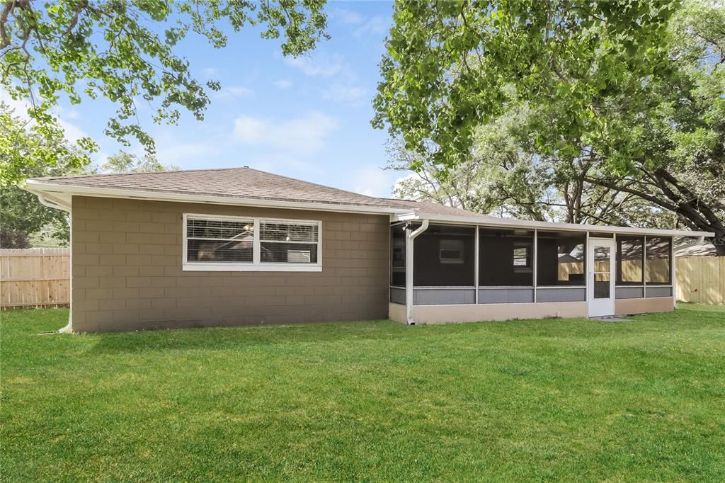 合同活跃: $2,130 (3 贝兹, 2 浴室, 1423 平方英尺)