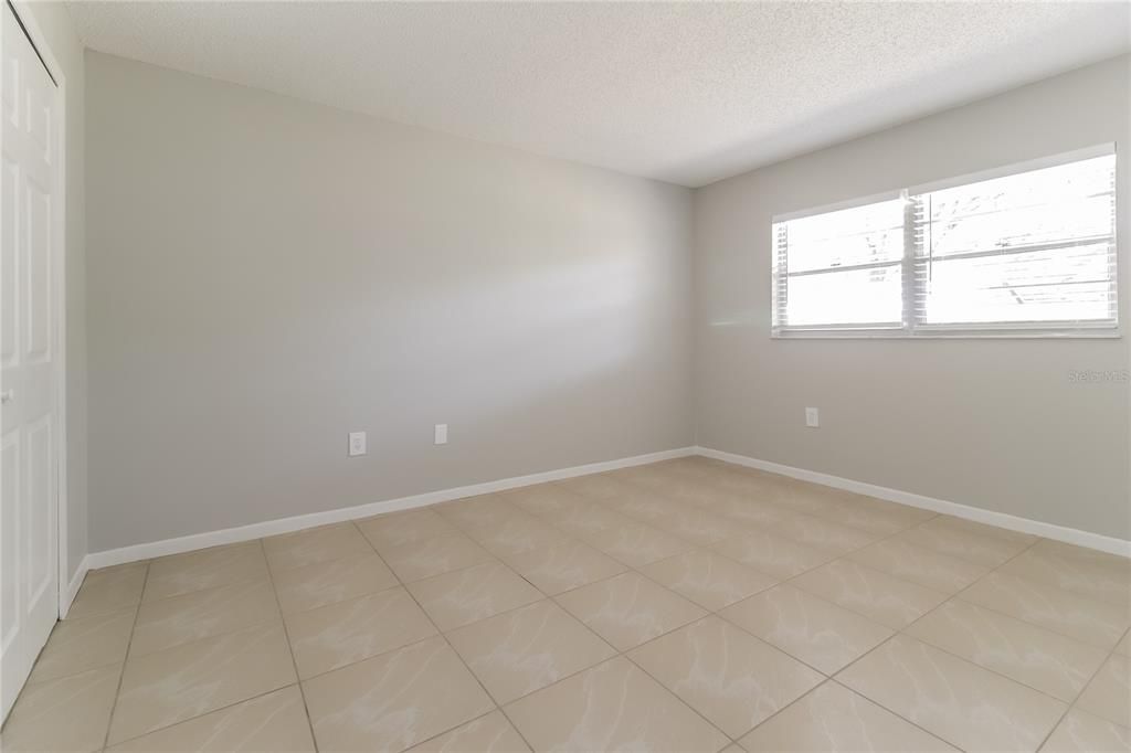 合同活跃: $2,130 (3 贝兹, 2 浴室, 1423 平方英尺)