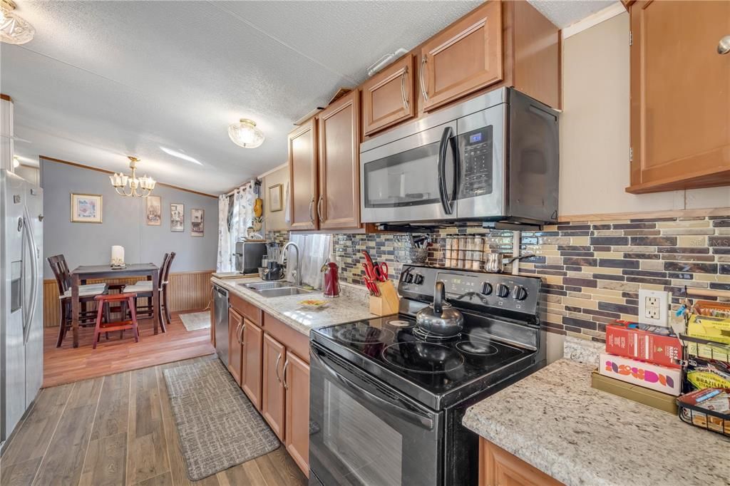 На продажу: $178,900 (3 спален, 2 ванн, 1293 Квадратных фут)