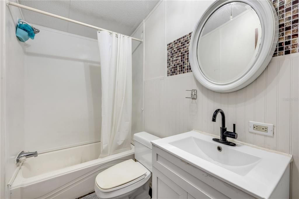 На продажу: $178,900 (3 спален, 2 ванн, 1293 Квадратных фут)