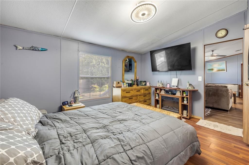 На продажу: $178,900 (3 спален, 2 ванн, 1293 Квадратных фут)