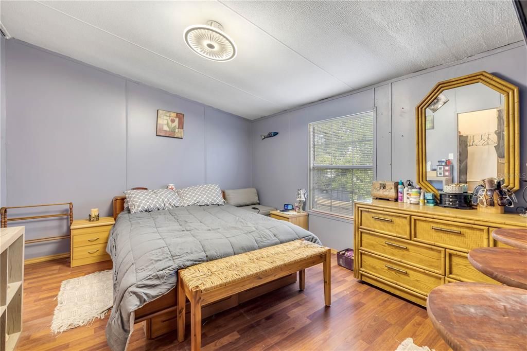 На продажу: $178,900 (3 спален, 2 ванн, 1293 Квадратных фут)