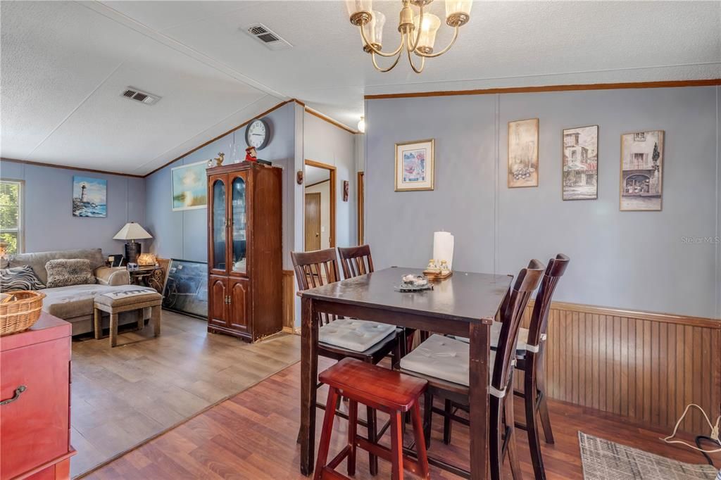 На продажу: $178,900 (3 спален, 2 ванн, 1293 Квадратных фут)