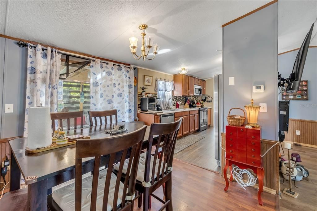 На продажу: $178,900 (3 спален, 2 ванн, 1293 Квадратных фут)