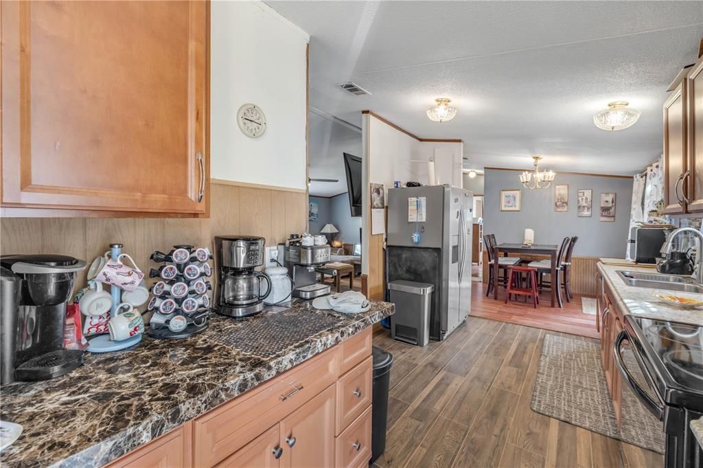 На продажу: $178,900 (3 спален, 2 ванн, 1293 Квадратных фут)