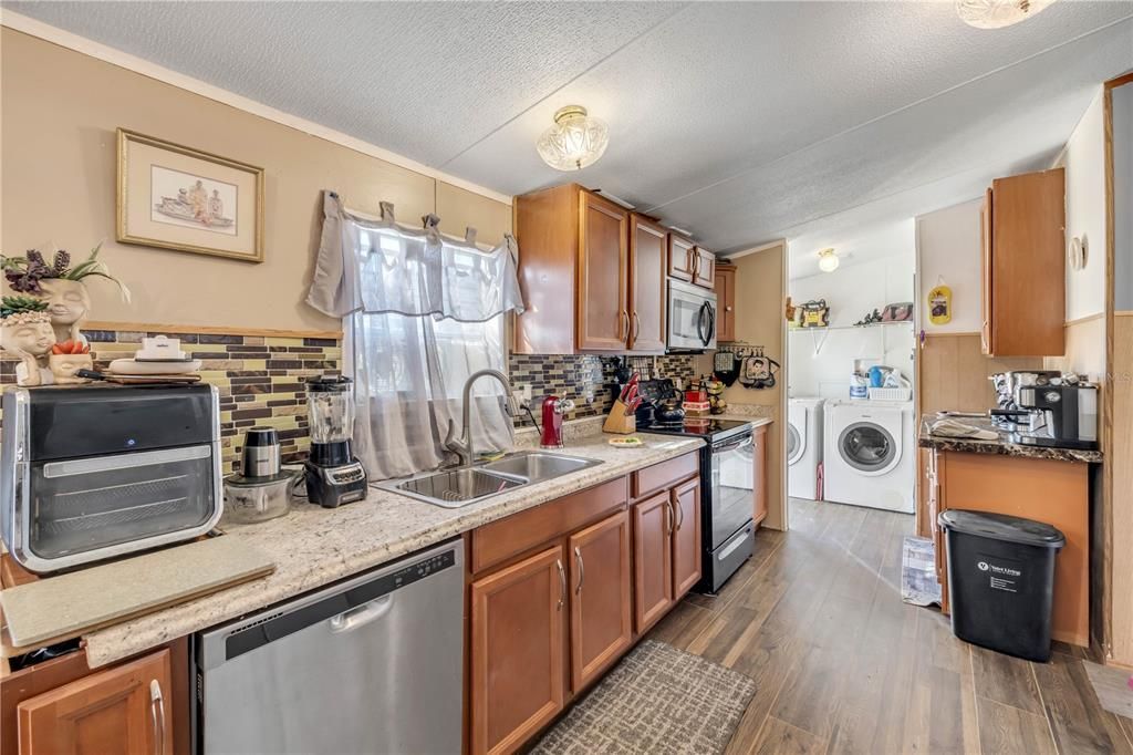 На продажу: $178,900 (3 спален, 2 ванн, 1293 Квадратных фут)