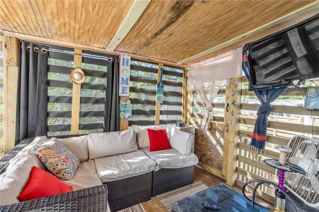 На продажу: $178,900 (3 спален, 2 ванн, 1293 Квадратных фут)