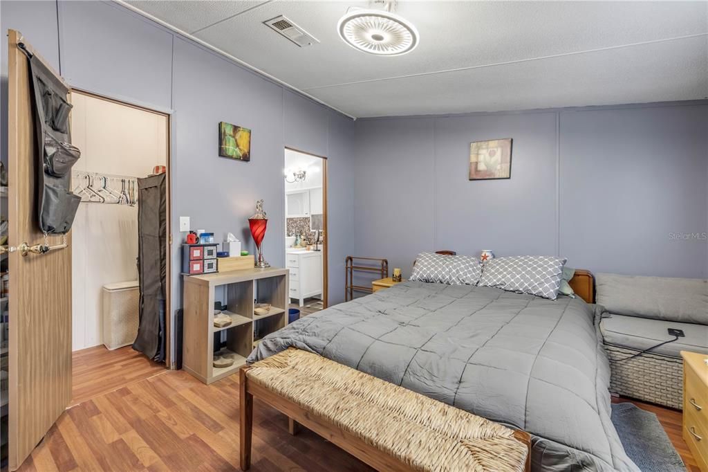 На продажу: $178,900 (3 спален, 2 ванн, 1293 Квадратных фут)