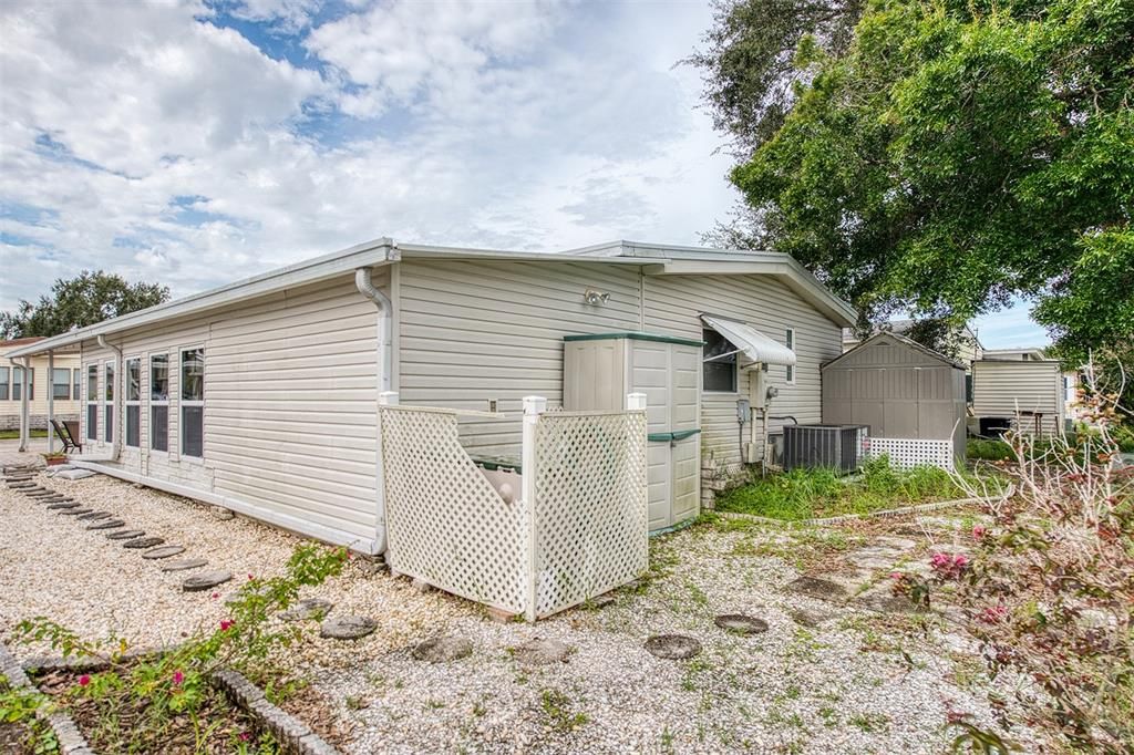 合同活跃: $179,900 (2 贝兹, 2 浴室, 1274 平方英尺)