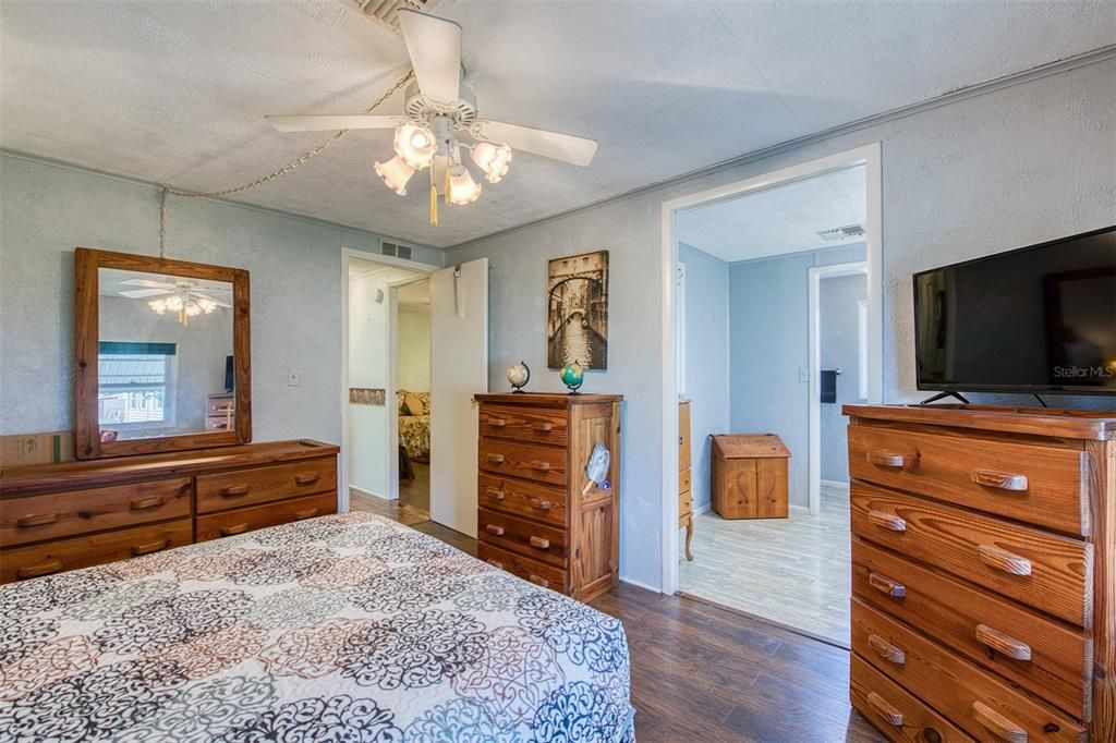 合同活跃: $179,900 (2 贝兹, 2 浴室, 1274 平方英尺)