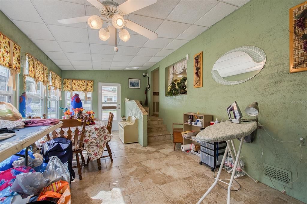 合同活跃: $179,900 (2 贝兹, 2 浴室, 1274 平方英尺)