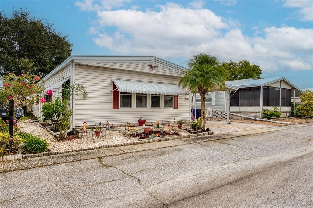 合同活跃: $179,900 (2 贝兹, 2 浴室, 1274 平方英尺)