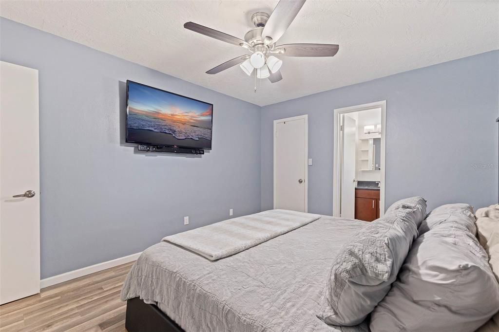 Active With Contract: $409,000 (4 beds, 2 baths, 1752 Square Feet)