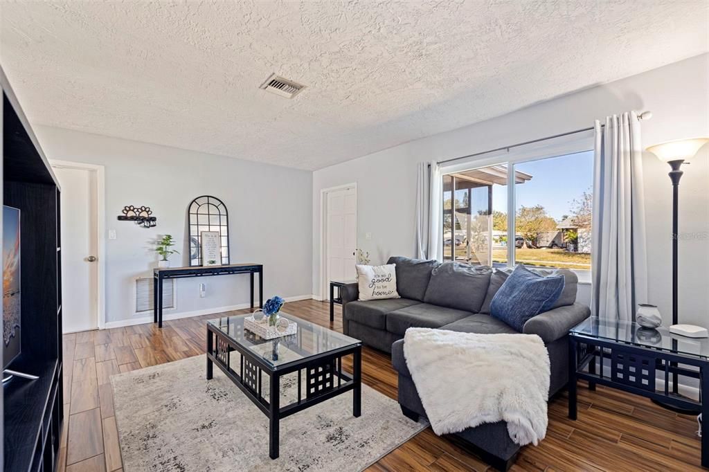 Active With Contract: $409,000 (4 beds, 2 baths, 1752 Square Feet)
