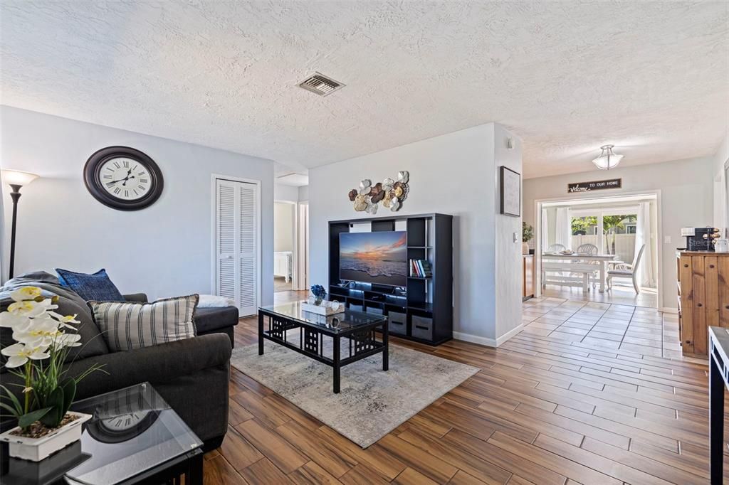 Active With Contract: $409,000 (4 beds, 2 baths, 1752 Square Feet)