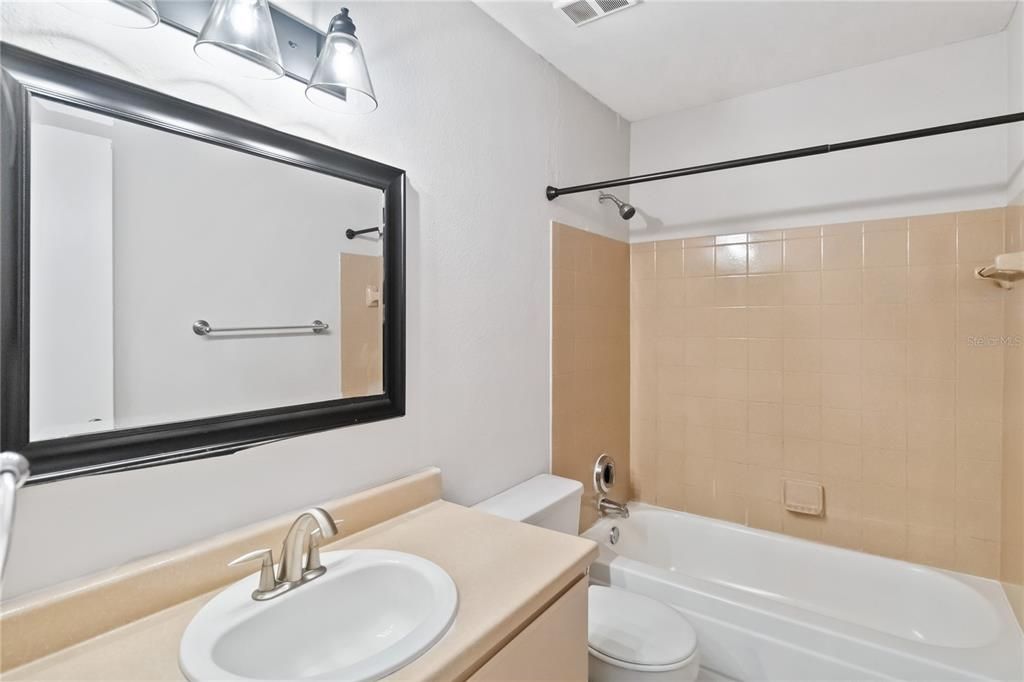 На продажу: $225,000 (2 спален, 2 ванн, 937 Квадратных фут)