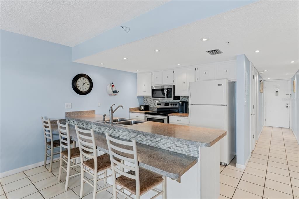 For Sale: $625,000 (2 beds, 2 baths, 1008 Square Feet)