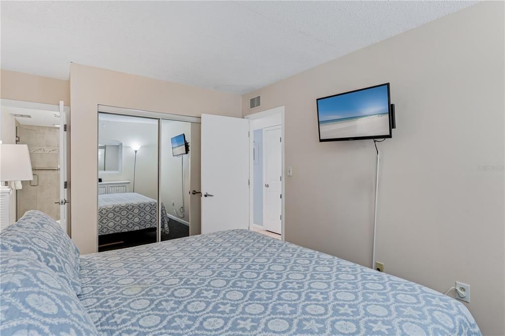 For Sale: $625,000 (2 beds, 2 baths, 1008 Square Feet)