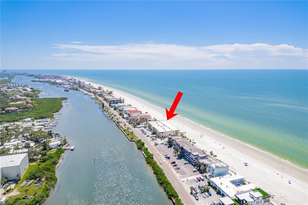 For Sale: $625,000 (2 beds, 2 baths, 1008 Square Feet)