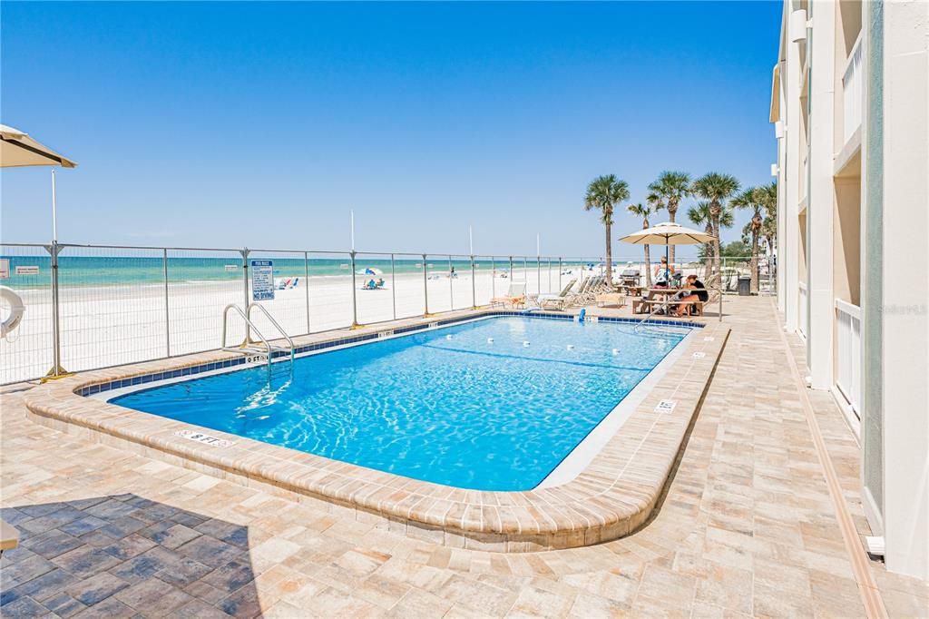 For Sale: $625,000 (2 beds, 2 baths, 1008 Square Feet)