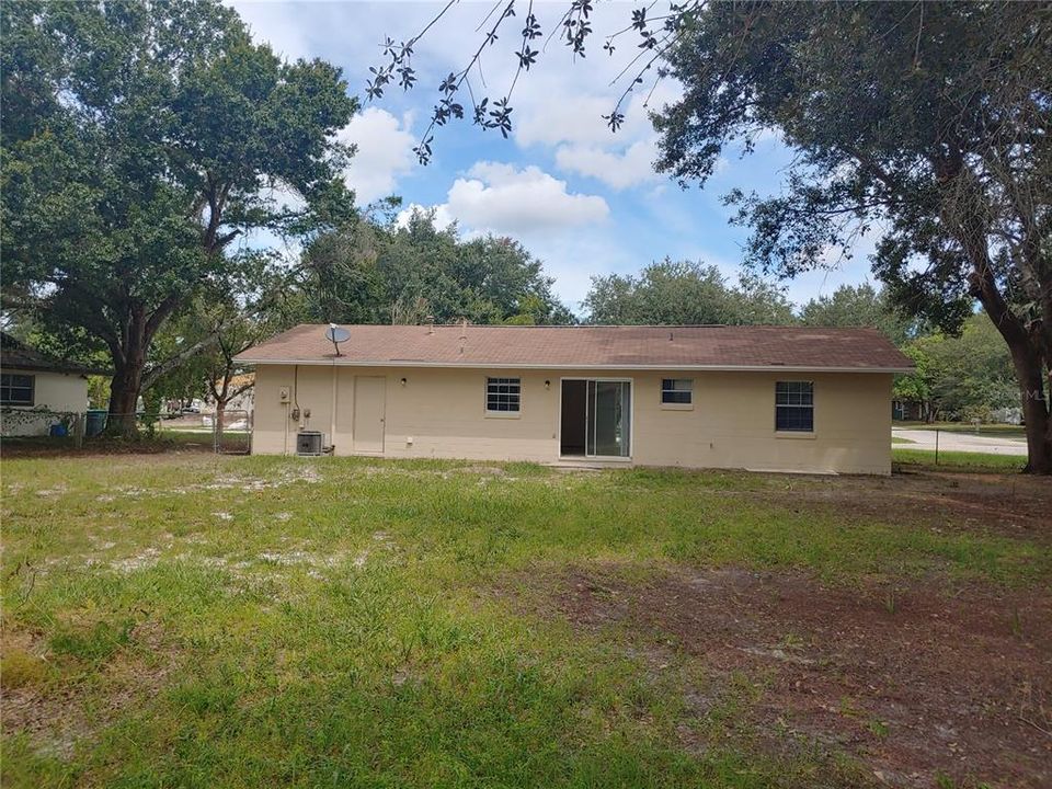 For Rent: $1,675 (2 beds, 1 baths, 920 Square Feet)