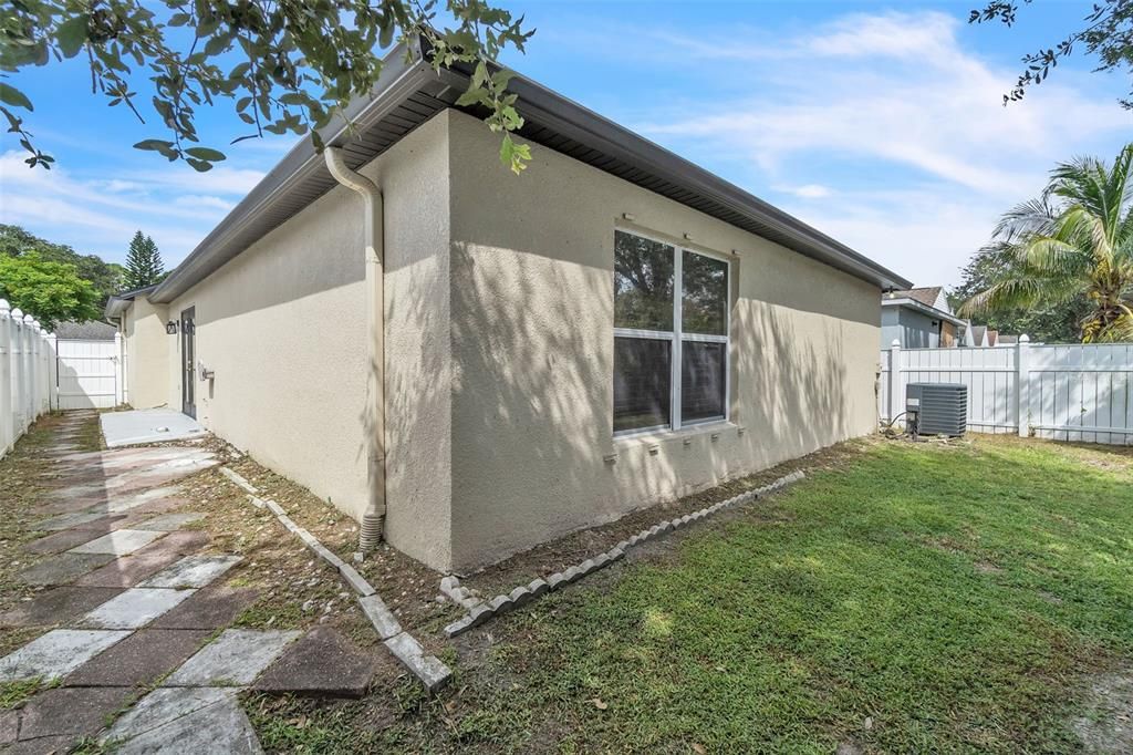 Active With Contract: $330,000 (3 beds, 2 baths, 1176 Square Feet)