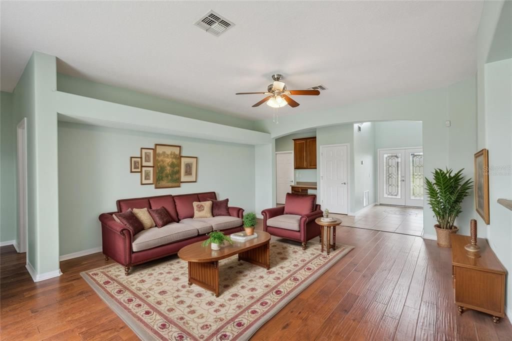 En Venta: $628,000 (5 camas, 4 baños, 3439 Pies cuadrados)