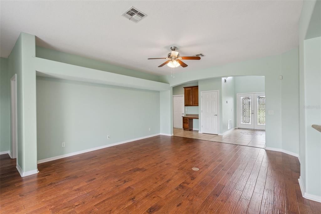 En Venta: $628,000 (5 camas, 4 baños, 3439 Pies cuadrados)