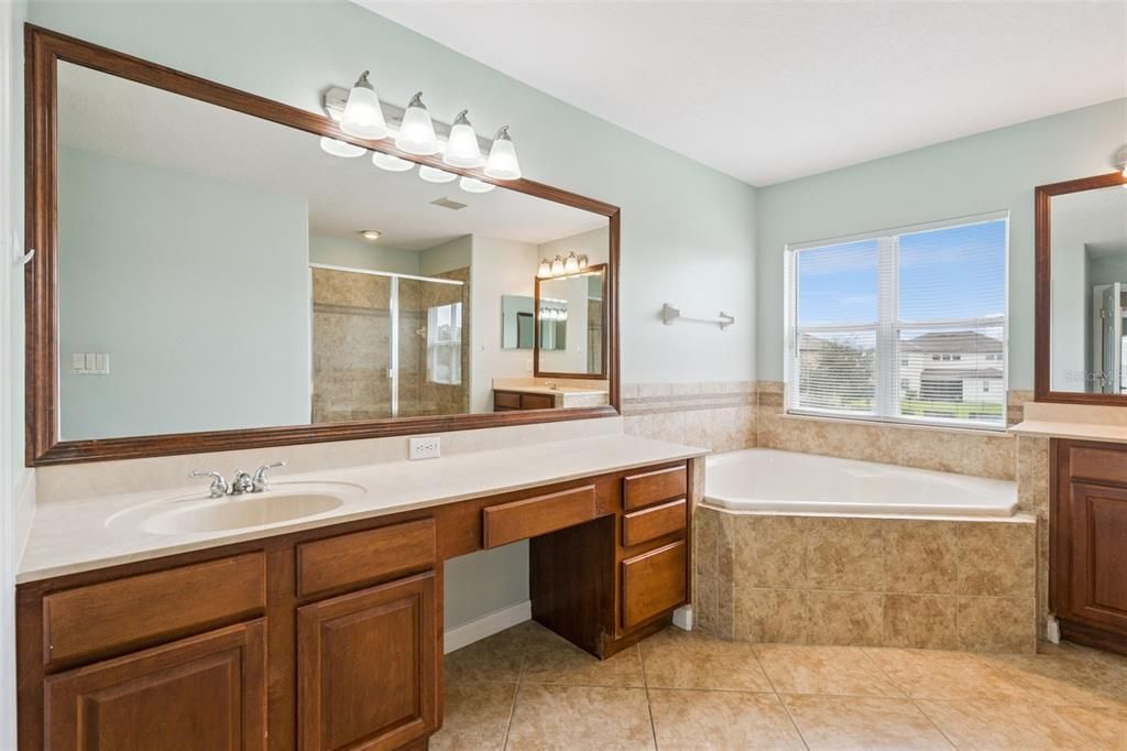 En Venta: $628,000 (5 camas, 4 baños, 3439 Pies cuadrados)