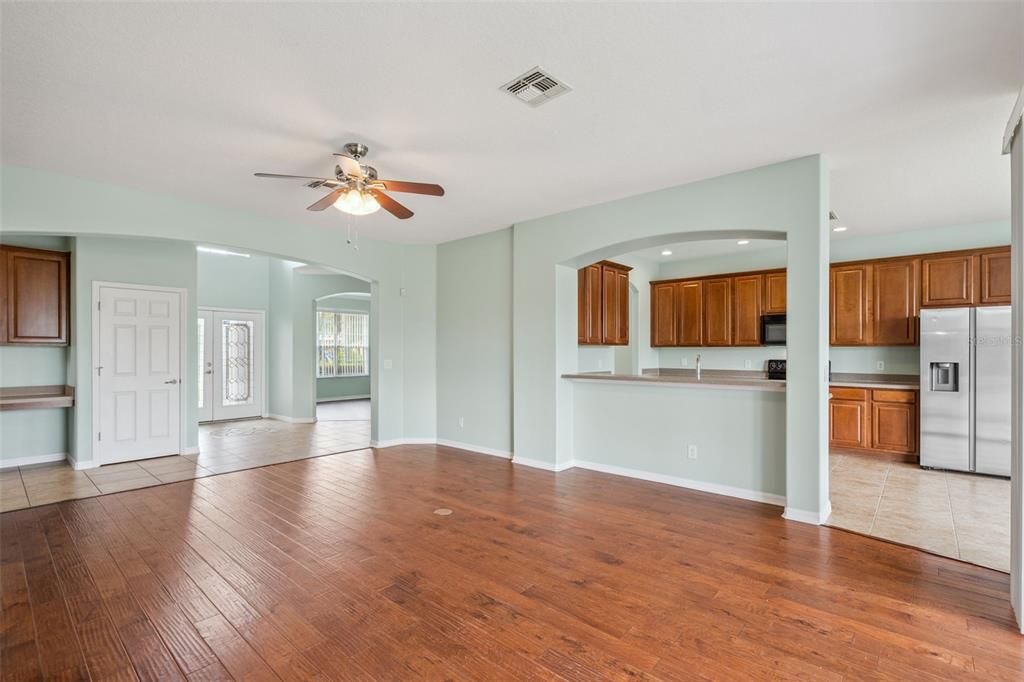 En Venta: $628,000 (5 camas, 4 baños, 3439 Pies cuadrados)