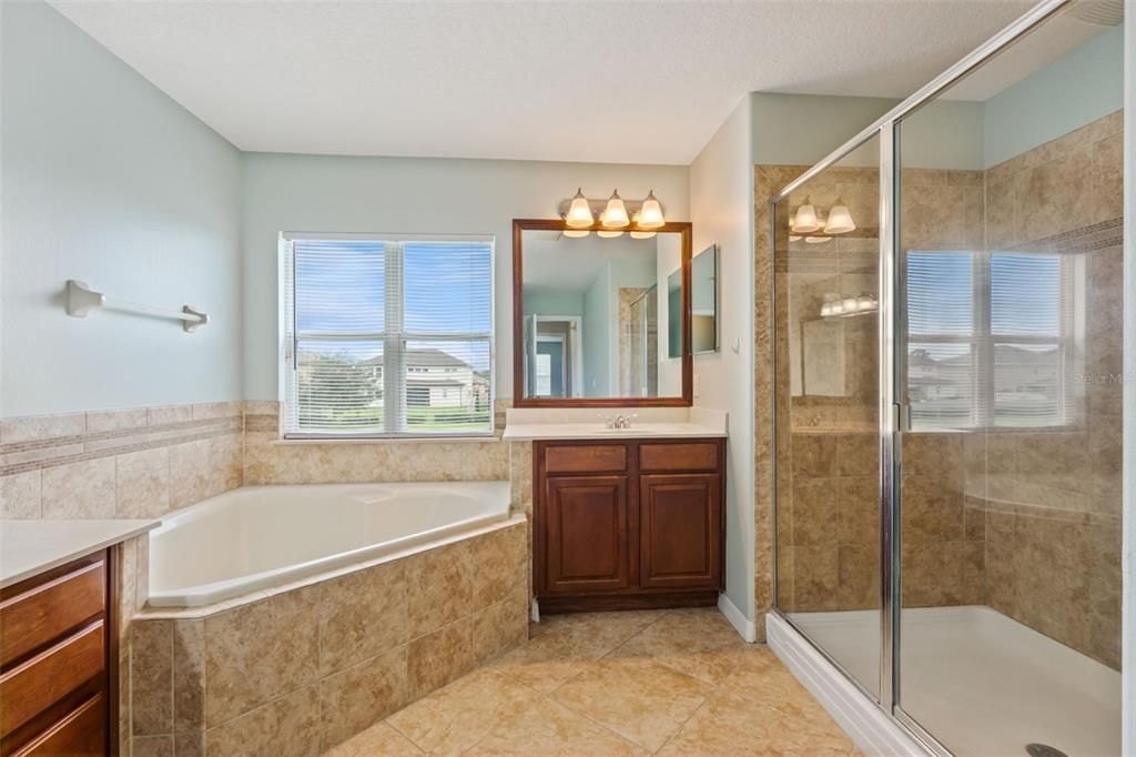 En Venta: $628,000 (5 camas, 4 baños, 3439 Pies cuadrados)