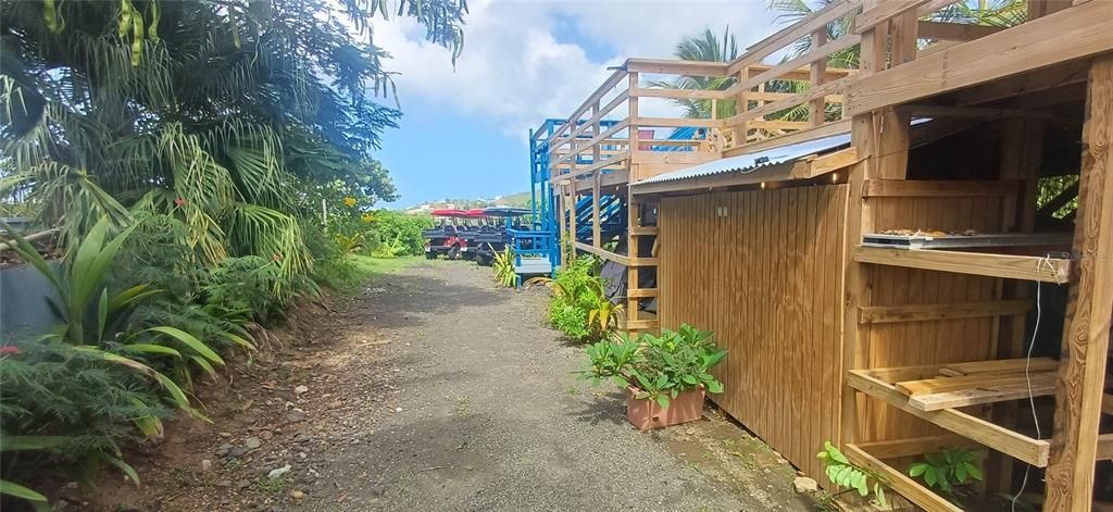 For Sale: $299,900 (3 beds, 5 baths, 1400 Square Feet)