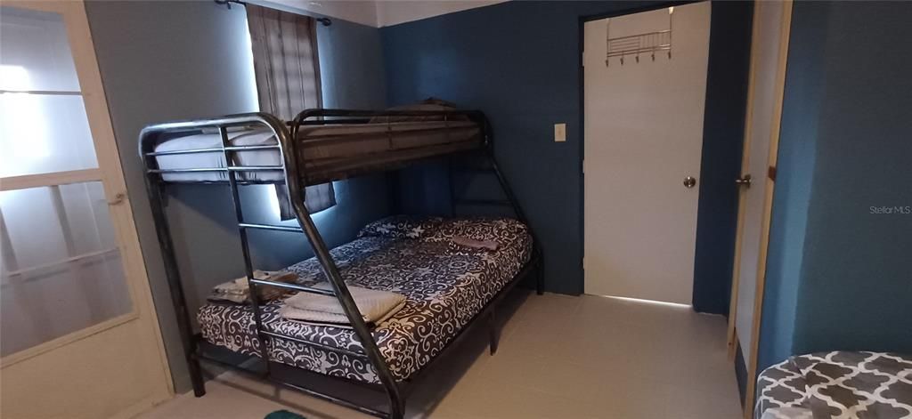 For Sale: $299,900 (3 beds, 5 baths, 1400 Square Feet)