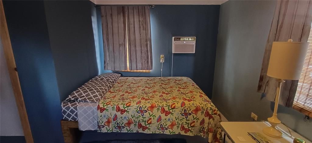 For Sale: $299,900 (3 beds, 5 baths, 1400 Square Feet)