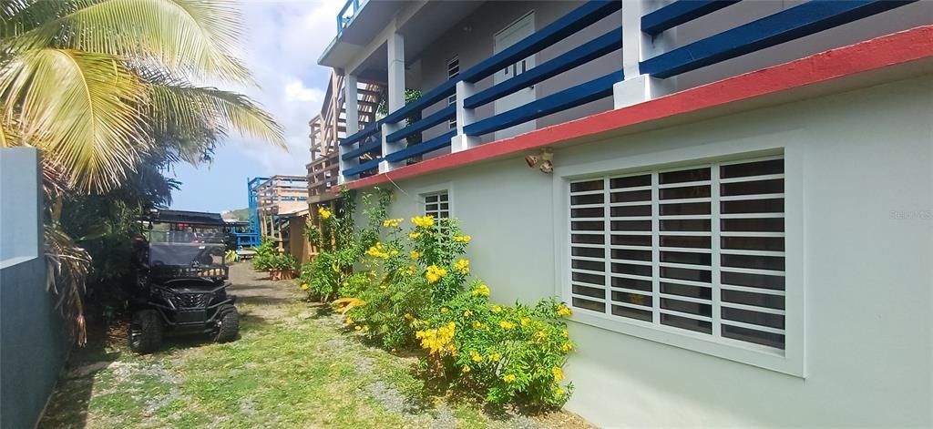 For Sale: $299,900 (3 beds, 5 baths, 1400 Square Feet)