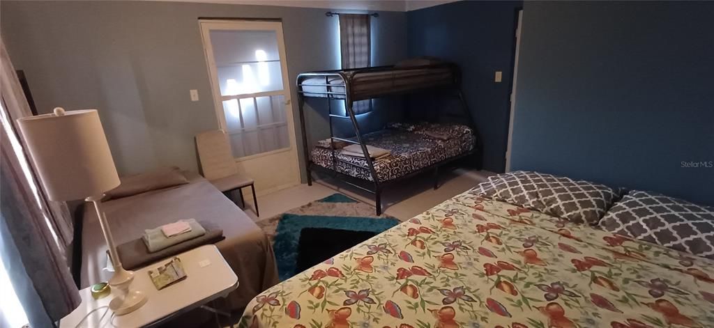 For Sale: $299,900 (3 beds, 5 baths, 1400 Square Feet)