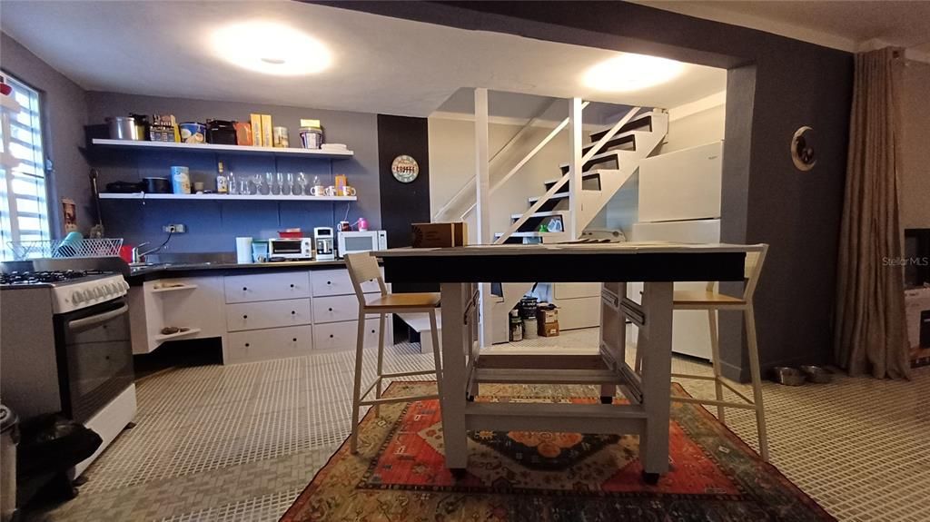 For Sale: $299,900 (3 beds, 5 baths, 1400 Square Feet)