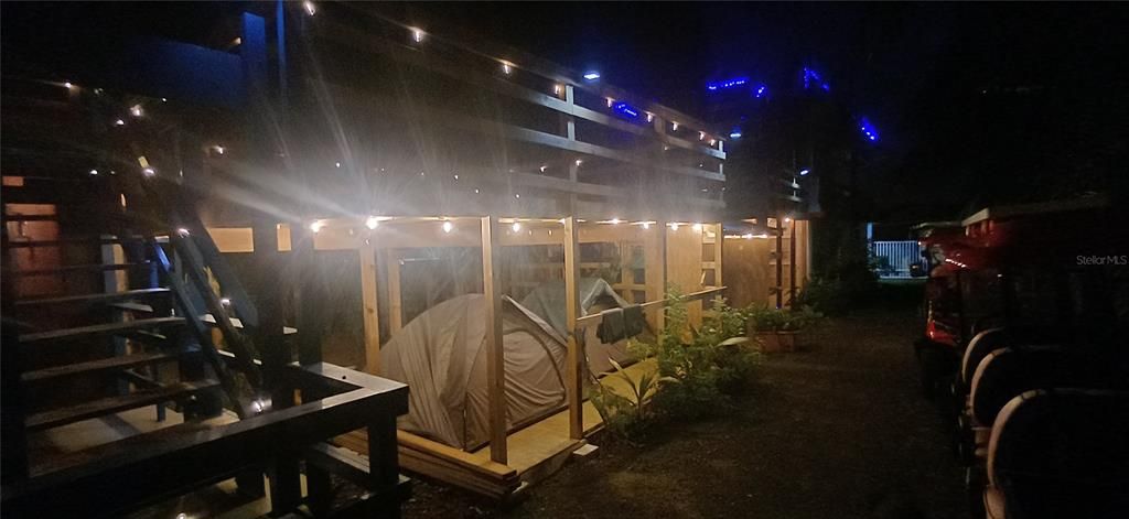 For Sale: $299,900 (3 beds, 5 baths, 1400 Square Feet)