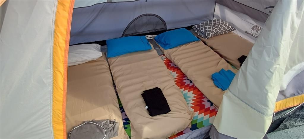 For Sale: $299,900 (3 beds, 5 baths, 1400 Square Feet)