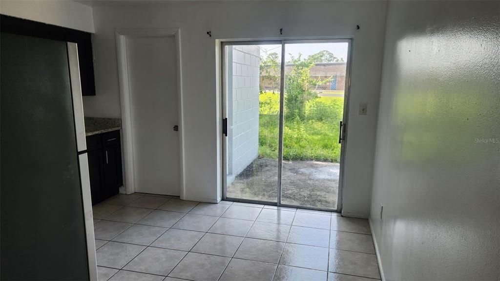 待售: $349,900 (4 贝兹, 0 浴室, 837 平方英尺)