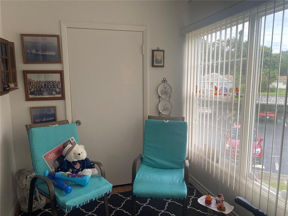 待售: $110,000 (2 贝兹, 2 浴室, 1030 平方英尺)