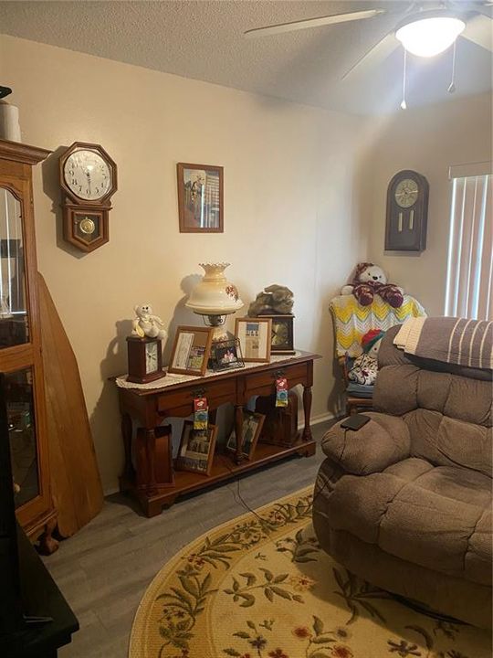 待售: $110,000 (2 贝兹, 2 浴室, 1030 平方英尺)