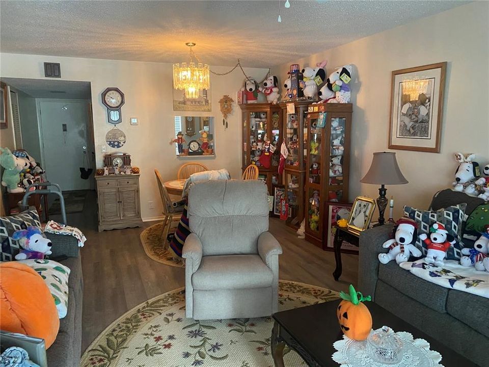 待售: $110,000 (2 贝兹, 2 浴室, 1030 平方英尺)