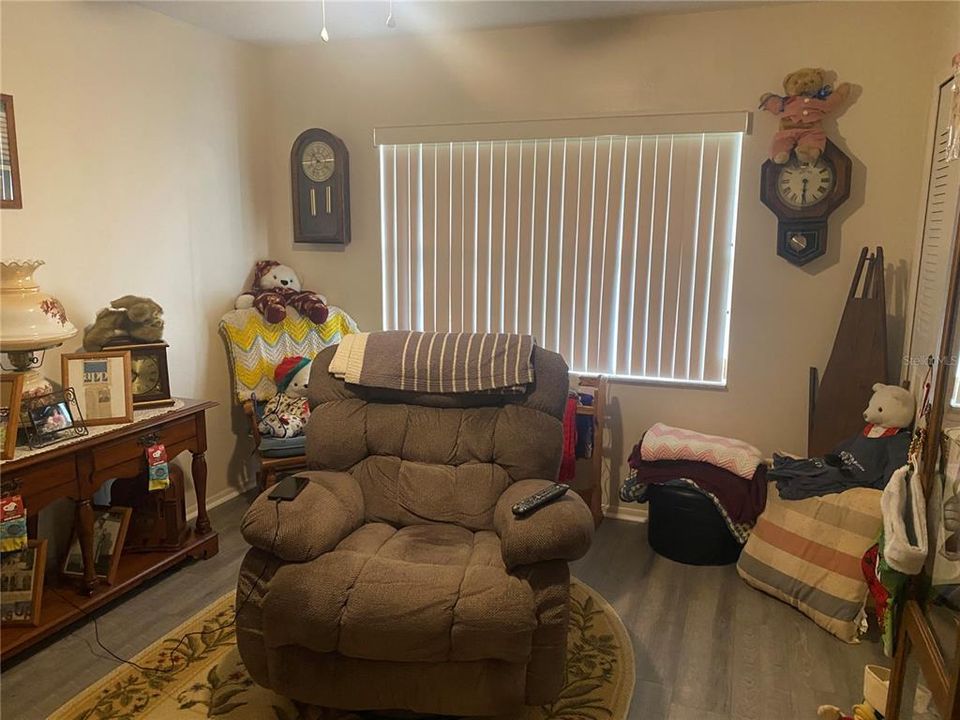 待售: $110,000 (2 贝兹, 2 浴室, 1030 平方英尺)