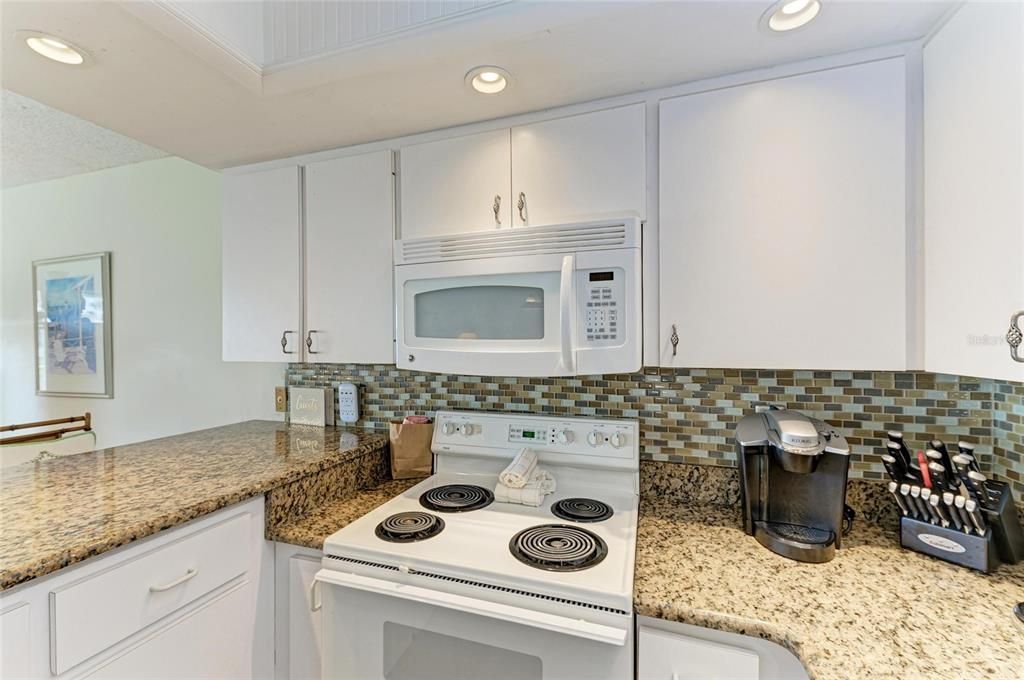 待售: $385,000 (1 贝兹, 1 浴室, 888 平方英尺)